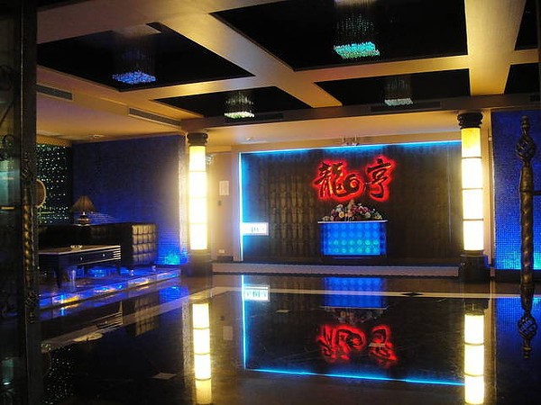 龍亨酒店東東 妳還陷入在到底我要去接飯局還是到酒店上班的困擾嗎 紅牌酒店小姐手腕教學 我是酒店經紀emp
